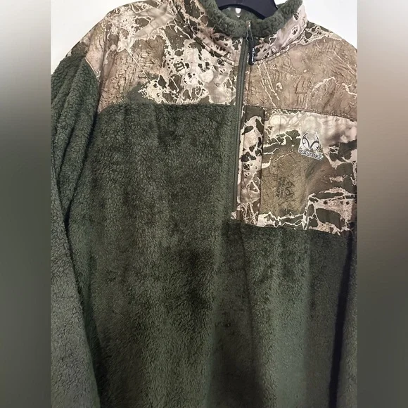 REALTREE pullover w/ 1/2 zip & chest pocket - Picture 2 of 8